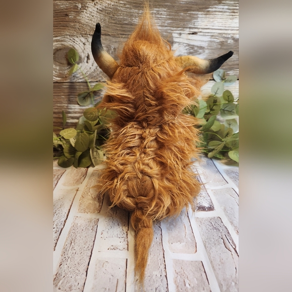 Highland Cow Fuzzy 10" Plush - Picture 3 of 7